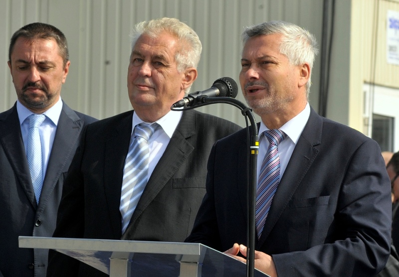 V neděli navštívil Dny NATO prezident Miloš Zeman. Jménem města ho přivítal primátor Petr Kajnar. Foto: J. Urban